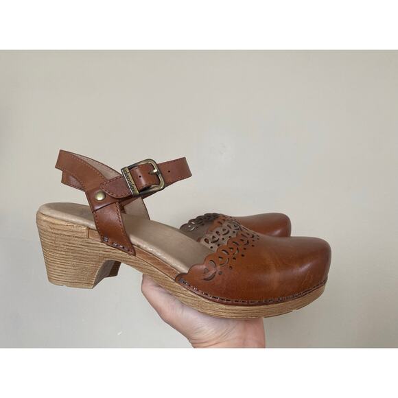EUC Dansko Marta Mary Janes Camel / Brown Size 40/ US 9.5-10 - Picture 1 of 6